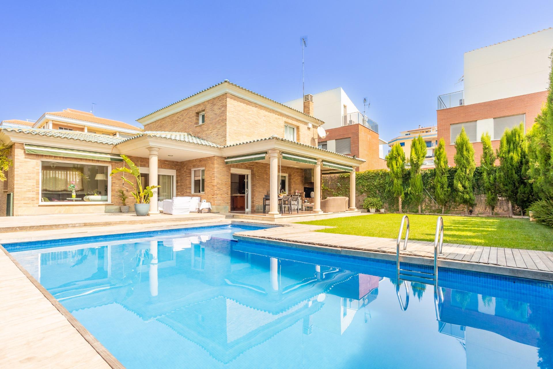 Chalet de lujo en el Grau de Burriana a 150m del mar